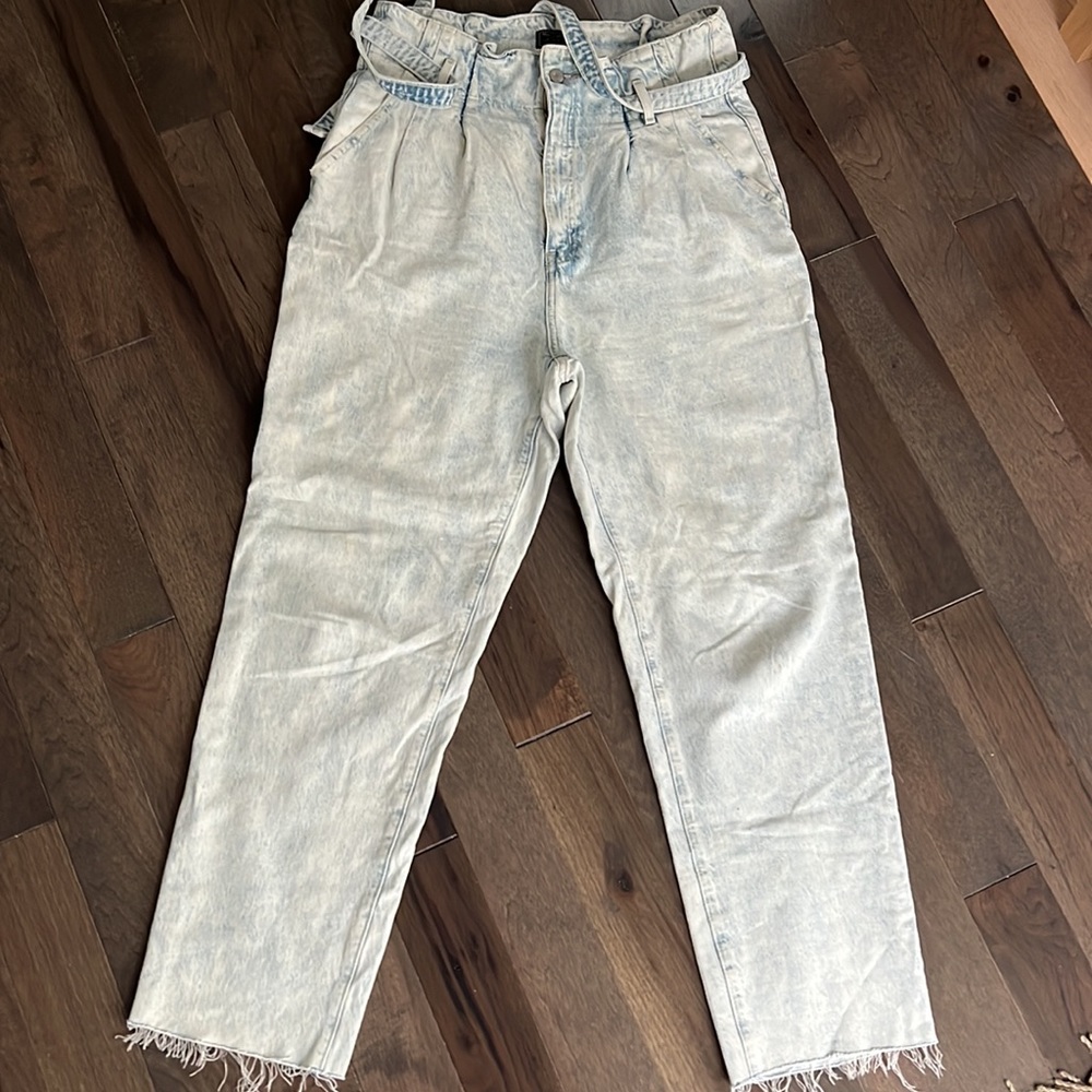 Abercrombie & Fitch Mom Jean Pleated Paperbag Waist with Belt Frayed Edges